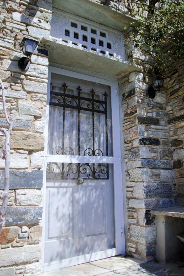 Cozy Guesthouse - Agios Romanos Esterno foto